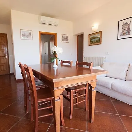 Apartment Luca Elba *